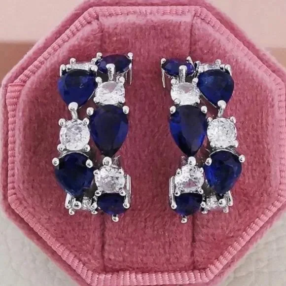 LUXURY 925 STERLING SILVER DIAMOND STUD EARRINGS, NICE EARRINGS, CUTE EARRINGS. - Picture 3 of 3